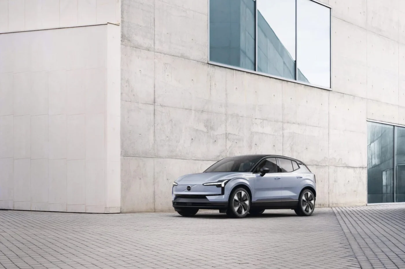 Volvo zguduie piata masinilor electrice cu EX30