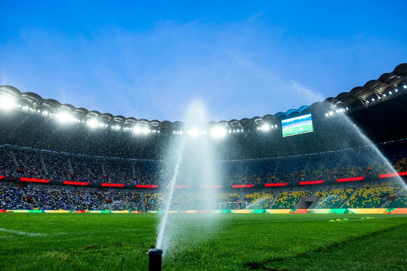 Renovare vs construcție de la zero: o analiză pe cifre pentru terenuri de fotbal cu gazon natural